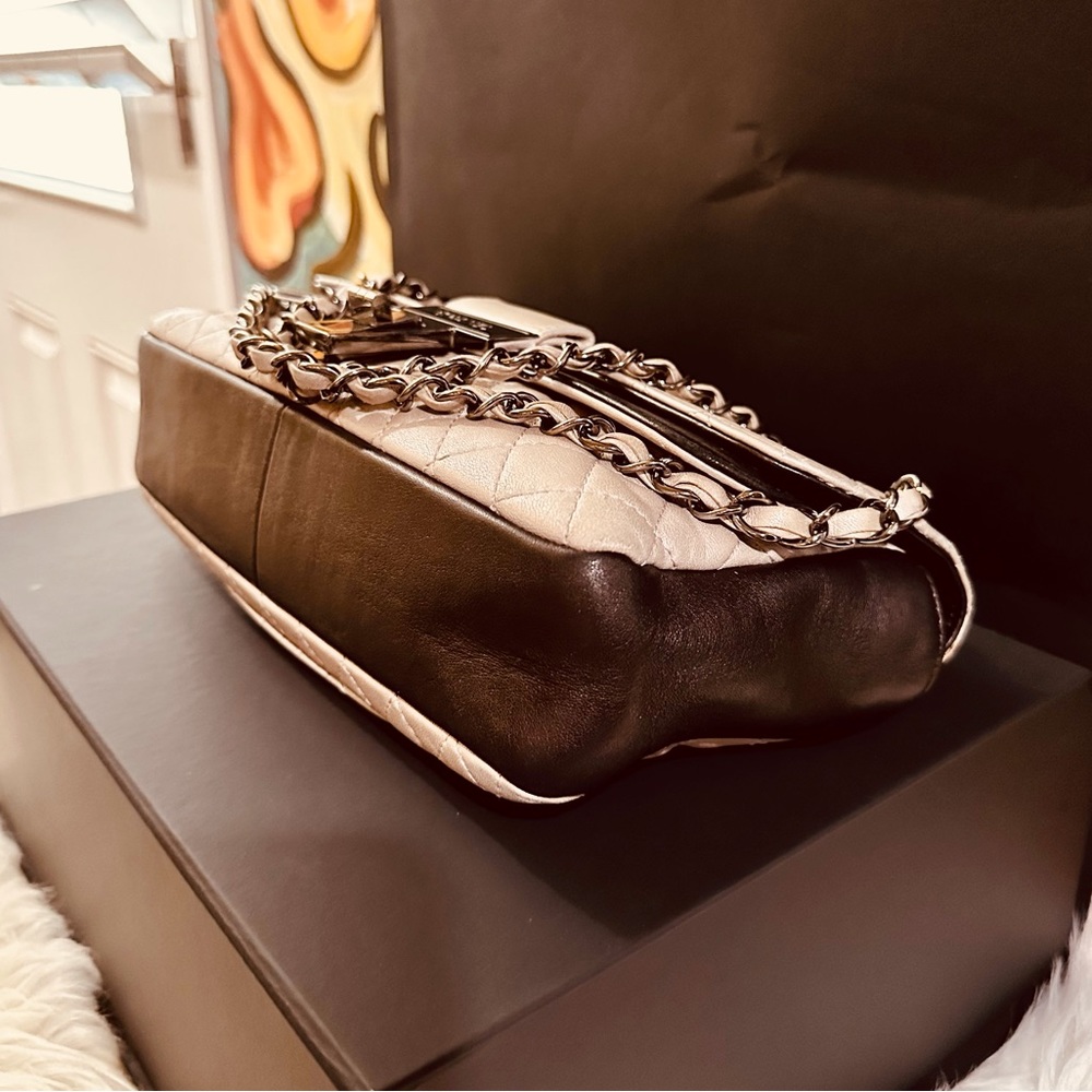 💃🏻♥️🥰Authentic Classic CHANEL Double Flap Rare Bicolor Medium Lambskin Bag - Picture 7 of 16